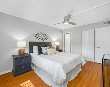 1100 E Bay Drive - Photo Thumbnail 11