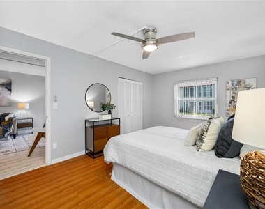 1100 E Bay Drive - Photo Thumbnail 12