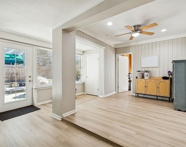 2302 S Arrawana Avenue - Photo Thumbnail 31