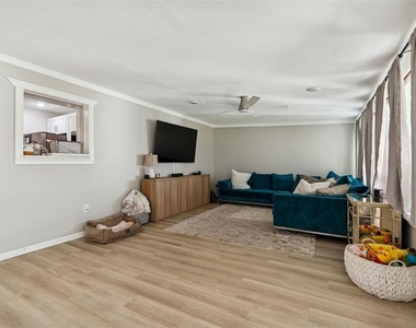 2302 S Arrawana Avenue - Photo Thumbnail 34