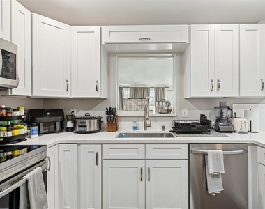 2302 S Arrawana Avenue - Photo Thumbnail 21