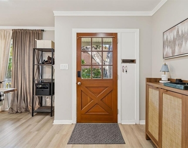 2302 S Arrawana Avenue - Photo Thumbnail 3