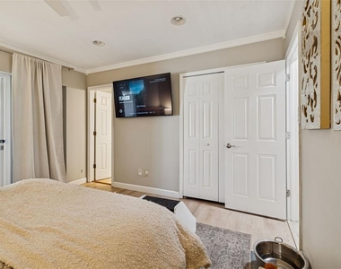 2302 S Arrawana Avenue - Photo Thumbnail 48