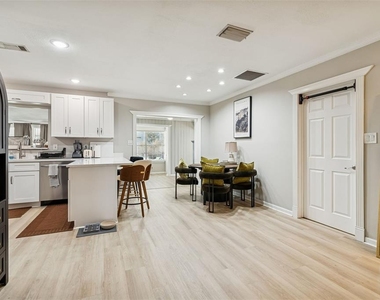 2302 S Arrawana Avenue - Photo Thumbnail 12