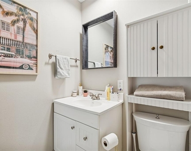 2302 S Arrawana Avenue - Photo Thumbnail 40