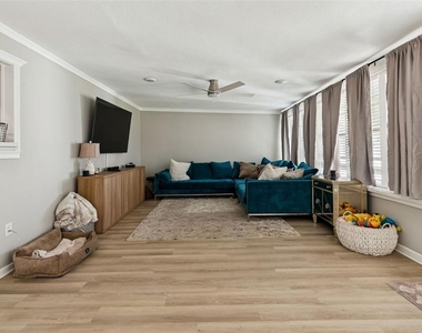 2302 S Arrawana Avenue - Photo Thumbnail 32