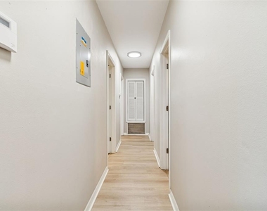 2302 S Arrawana Avenue - Photo Thumbnail 37