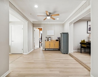2302 S Arrawana Avenue - Photo Thumbnail 30