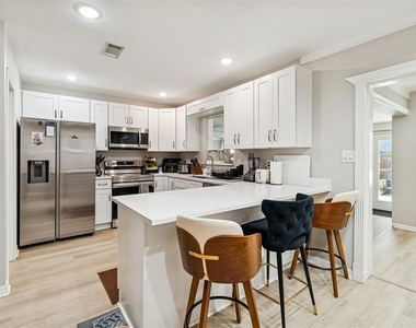 2302 S Arrawana Avenue - Photo Thumbnail 19
