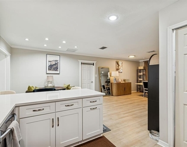 2302 S Arrawana Avenue - Photo Thumbnail 24