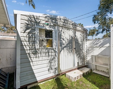 2302 S Arrawana Avenue - Photo Thumbnail 50