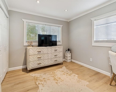 2302 S Arrawana Avenue - Photo Thumbnail 42