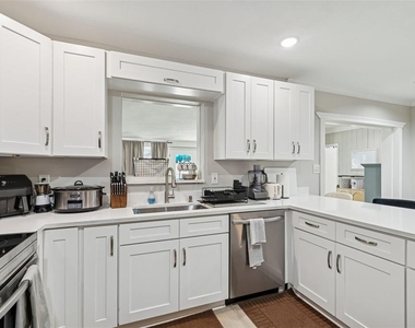 2302 S Arrawana Avenue - Photo Thumbnail 22