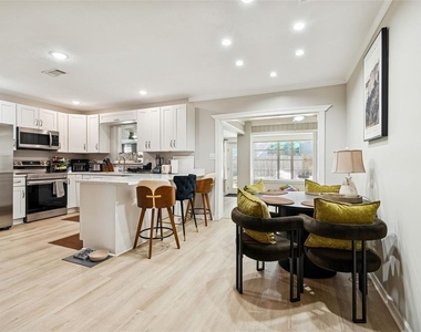 2302 S Arrawana Avenue - Photo Thumbnail 13