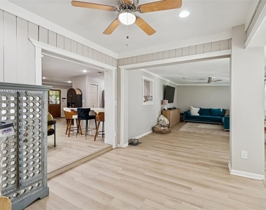 2302 S Arrawana Avenue - Photo Thumbnail 27