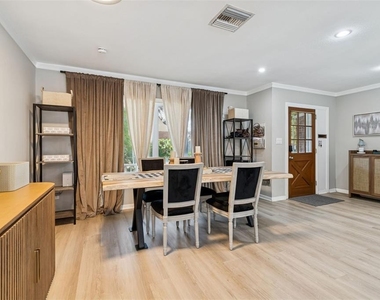 2302 S Arrawana Avenue - Photo Thumbnail 8