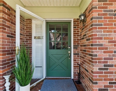 2302 S Arrawana Avenue - Photo Thumbnail 1