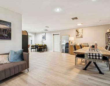 2302 S Arrawana Avenue - Photo Thumbnail 4
