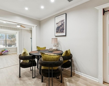 2302 S Arrawana Avenue - Photo Thumbnail 14