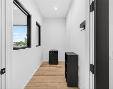 94 W Davis Boulevard - Photo Thumbnail 25