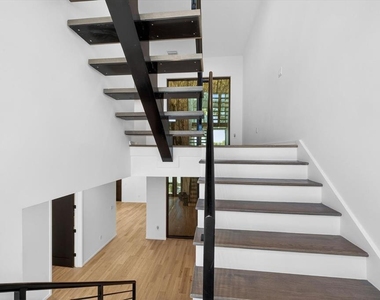 94 W Davis Boulevard - Photo Thumbnail 18