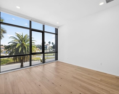 94 W Davis Boulevard - Photo Thumbnail 20