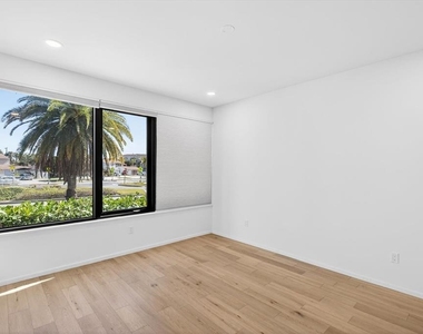 94 W Davis Boulevard - Photo Thumbnail 8