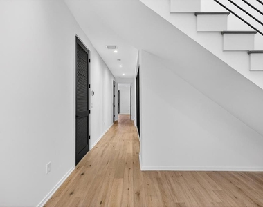 94 W Davis Boulevard - Photo Thumbnail 39