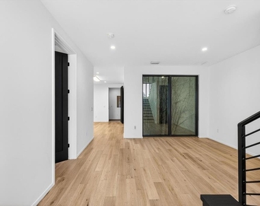 94 W Davis Boulevard - Photo Thumbnail 4