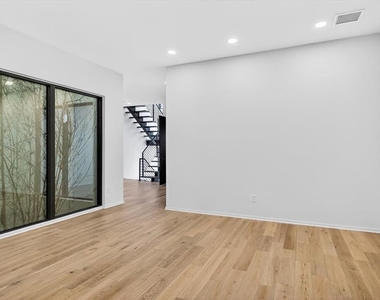 94 W Davis Boulevard - Photo Thumbnail 24