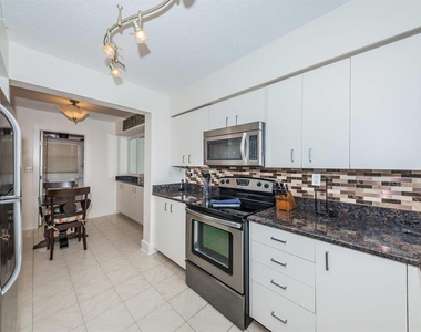 6083 Bahia Del Mar Circle - Photo Thumbnail 4