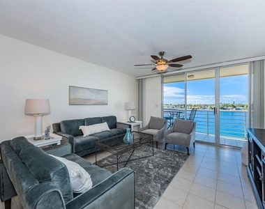 6083 Bahia Del Mar Circle - Photo Thumbnail 7