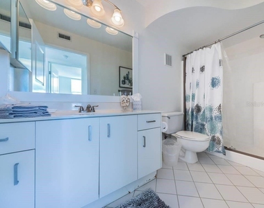 6083 Bahia Del Mar Circle - Photo Thumbnail 12