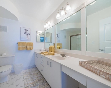 6083 Bahia Del Mar Circle - Photo Thumbnail 11