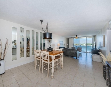 6083 Bahia Del Mar Circle - Photo Thumbnail 5