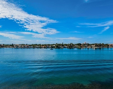 6083 Bahia Del Mar Circle - Photo Thumbnail 16