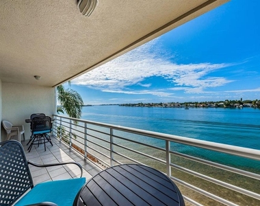 6083 Bahia Del Mar Circle - Photo Thumbnail 17