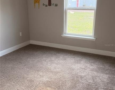 2117 Winger Avenue - Photo Thumbnail 3