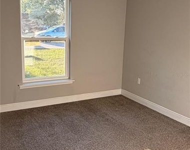 2117 Winger Avenue - Photo Thumbnail 4