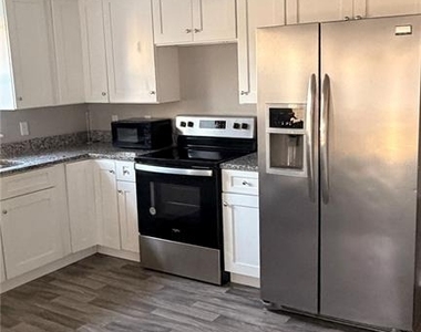 2117 Winger Avenue - Photo Thumbnail 11