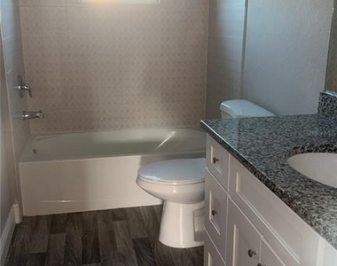 2117 Winger Avenue - Photo Thumbnail 8