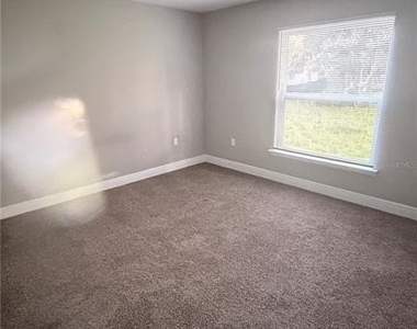 2117 Winger Avenue - Photo Thumbnail 2
