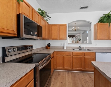 1031 Solana Circle - Photo Thumbnail 13