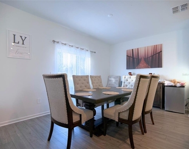 3656 Ne 30th Terrace - Photo Thumbnail 4