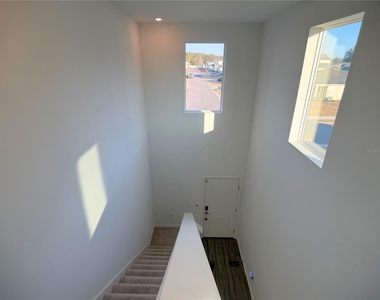 3656 Ne 30th Terrace - Photo Thumbnail 17
