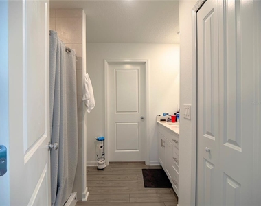 3656 Ne 30th Terrace - Photo Thumbnail 7