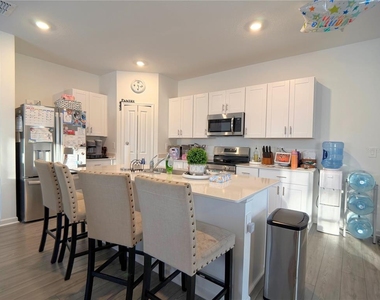 3656 Ne 30th Terrace - Photo Thumbnail 3