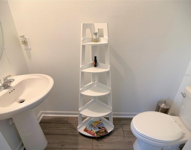 3656 Ne 30th Terrace - Photo Thumbnail 15