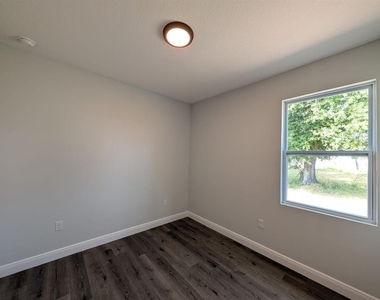 21295 Wynyard Avenue - Photo Thumbnail 7