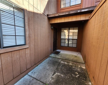 5823 Sw 9 Place - Photo Thumbnail 2